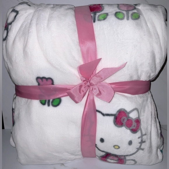 Hello Kitty queen size tulip & mushroom plush blanket - Picture 1 of 6